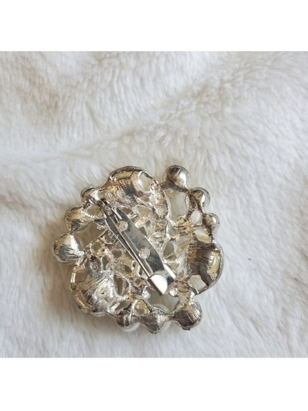 Pearl Crystal Brooch Pin - Picture 5 of 5